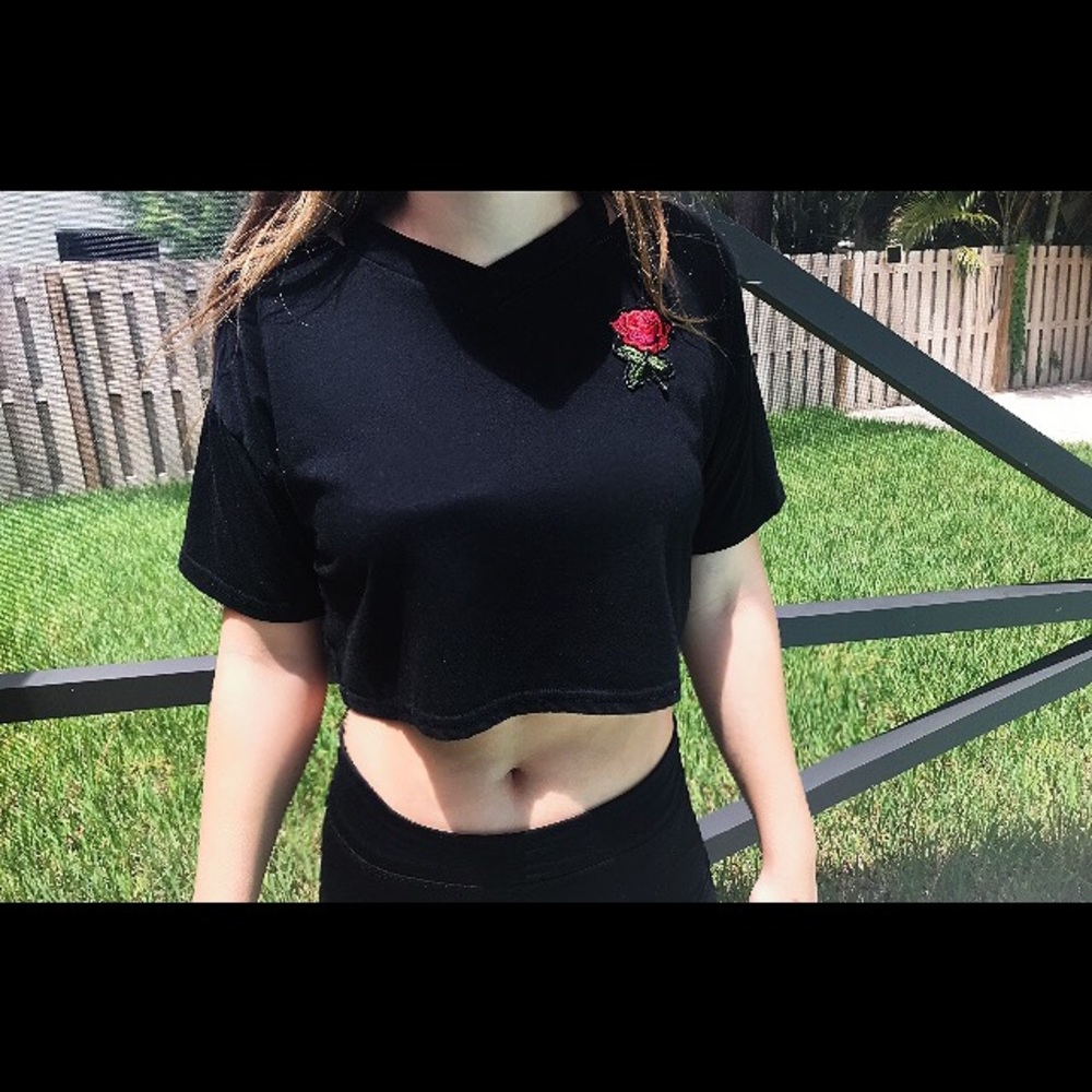 Rose black crop T shirt